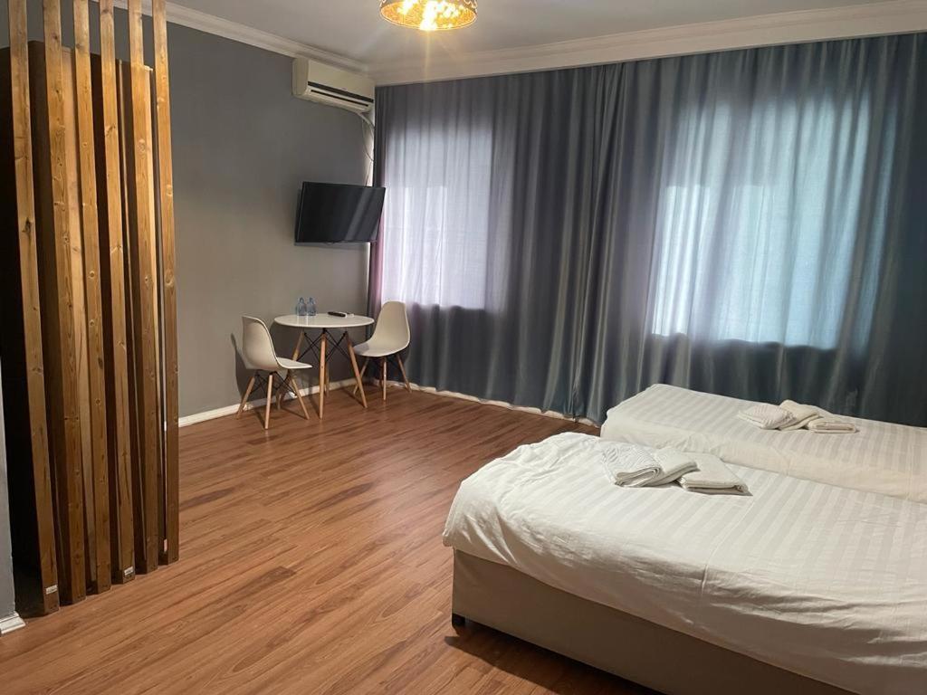 Hotel Mandarin Atyraū エクステリア 写真